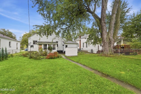 Tiny photo for 405 W Wayne Street, Maumee, OH 43537 (MLS # 10013776)