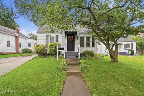 Tiny photo for 405 W Wayne Street, Maumee, OH 43537 (MLS # 10013776)
