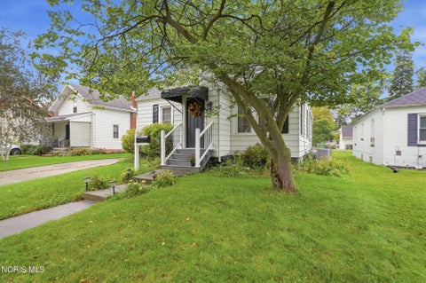 Tiny photo for 405 W Wayne Street, Maumee, OH 43537 (MLS # 10013776)