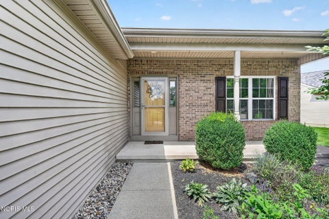 Tiny photo for 4828 Port Drive, Maumee, OH 43537 (MLS # 10012304)