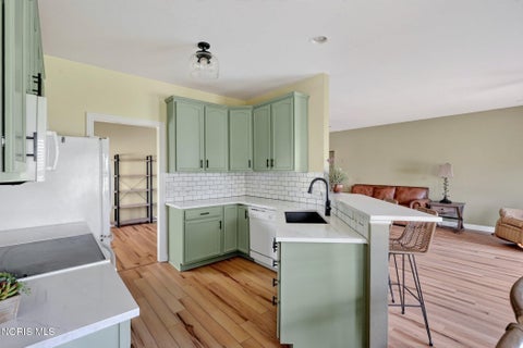 Tiny photo for 4828 Port Drive, Maumee, OH 43537 (MLS # 10012304)