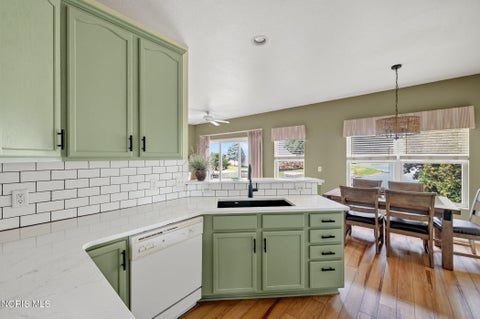 Tiny photo for 4828 Port Drive, Maumee, OH 43537 (MLS # 10012304)