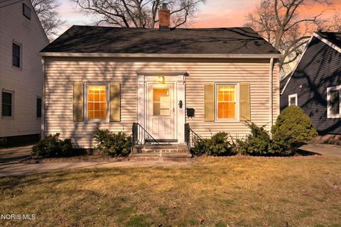 Photo of 2548 Georgetown Avenue, Toledo, OH 43613 (MLS # 10004399)