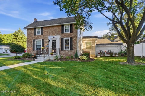 Tiny photo for 1401 River Road, Maumee, OH 43537 (MLS # 10013984)