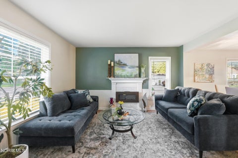 Tiny photo for 1401 River Road, Maumee, OH 43537 (MLS # 10013984)