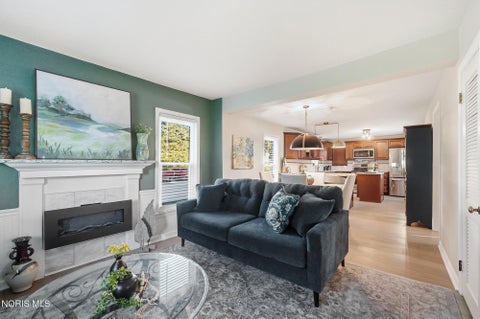 Tiny photo for 1401 River Road, Maumee, OH 43537 (MLS # 10013984)