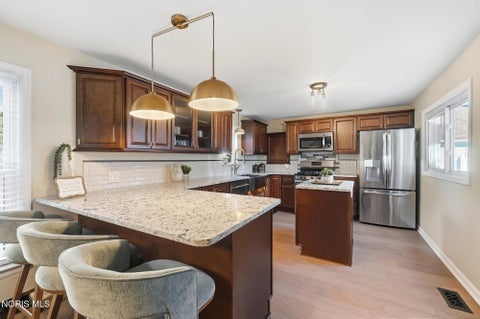 Tiny photo for 1401 River Road, Maumee, OH 43537 (MLS # 10013984)