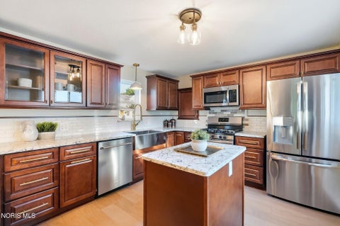 Tiny photo for 1401 River Road, Maumee, OH 43537 (MLS # 10013984)