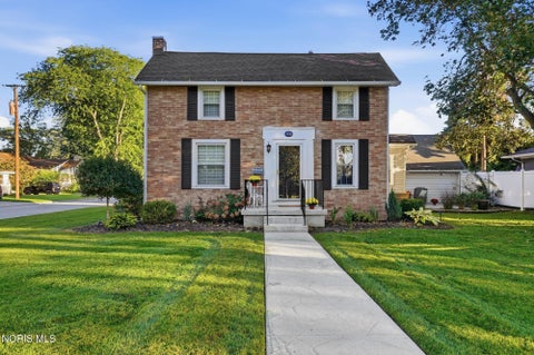 Tiny photo for 1401 River Road, Maumee, OH 43537 (MLS # 10013984)