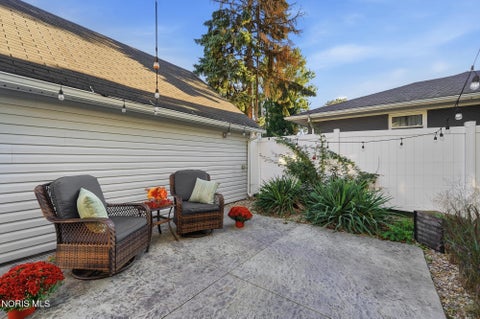 Tiny photo for 1401 River Road, Maumee, OH 43537 (MLS # 10013984)