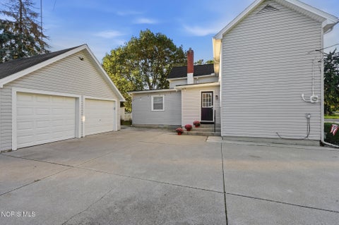 Tiny photo for 1401 River Road, Maumee, OH 43537 (MLS # 10013984)
