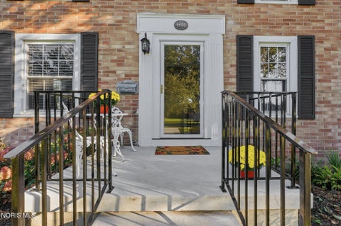 Tiny photo for 1401 River Road, Maumee, OH 43537 (MLS # 10013984)