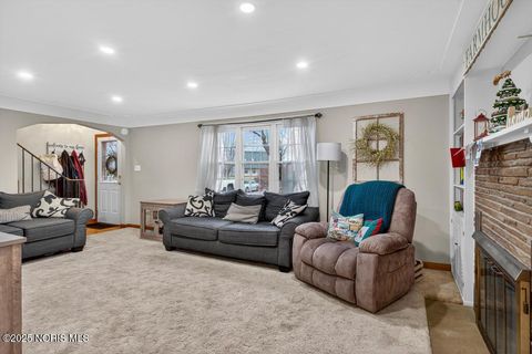 Tiny photo for 180 S Stadium Road, Oregon, OH 43616 (MLS # 10002357)