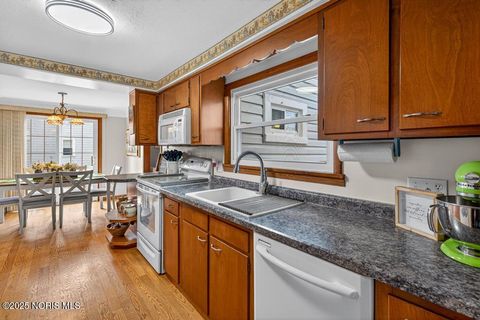 Tiny photo for 180 S Stadium Road, Oregon, OH 43616 (MLS # 10002357)