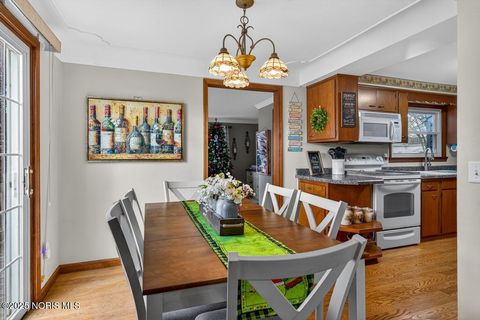 Tiny photo for 180 S Stadium Road, Oregon, OH 43616 (MLS # 10002357)