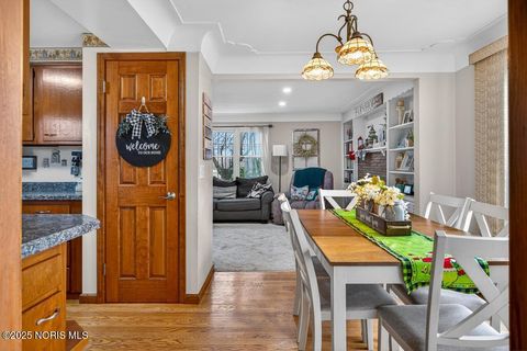 Tiny photo for 180 S Stadium Road, Oregon, OH 43616 (MLS # 10002357)