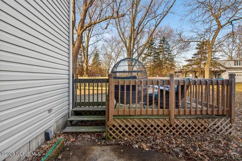 Tiny photo for 180 S Stadium Road, Oregon, OH 43616 (MLS # 10002357)