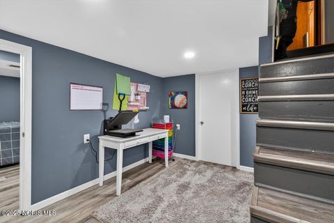 Tiny photo for 180 S Stadium Road, Oregon, OH 43616 (MLS # 10002357)