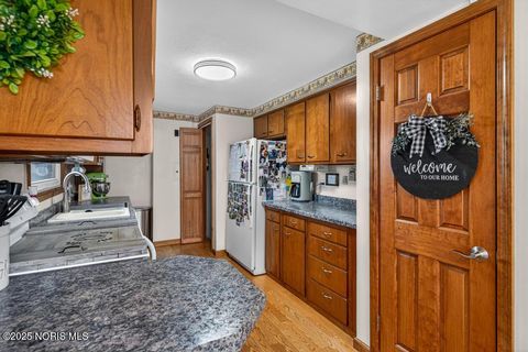 Tiny photo for 180 S Stadium Road, Oregon, OH 43616 (MLS # 10002357)