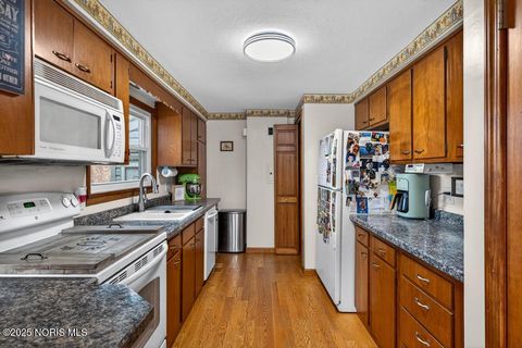 Tiny photo for 180 S Stadium Road, Oregon, OH 43616 (MLS # 10002357)