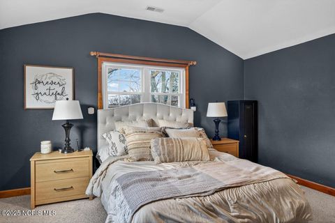 Tiny photo for 180 S Stadium Road, Oregon, OH 43616 (MLS # 10002357)