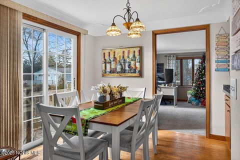 Tiny photo for 180 S Stadium Road, Oregon, OH 43616 (MLS # 10002357)