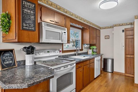 Tiny photo for 180 S Stadium Road, Oregon, OH 43616 (MLS # 10002357)