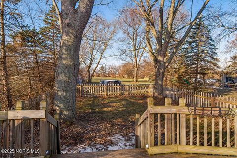 Tiny photo for 180 S Stadium Road, Oregon, OH 43616 (MLS # 10002357)