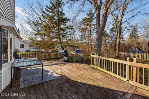 Tiny photo for 180 S Stadium Road, Oregon, OH 43616 (MLS # 10002357)