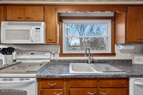 Tiny photo for 180 S Stadium Road, Oregon, OH 43616 (MLS # 10002357)