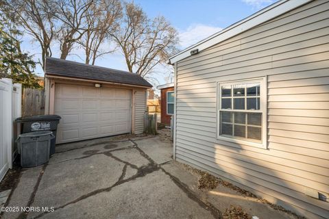Tiny photo for 1023 Hawk Street, Toledo, OH 43612 (MLS # 10002461)