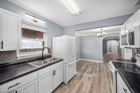 Tiny photo for 1023 Hawk Street, Toledo, OH 43612 (MLS # 10002461)