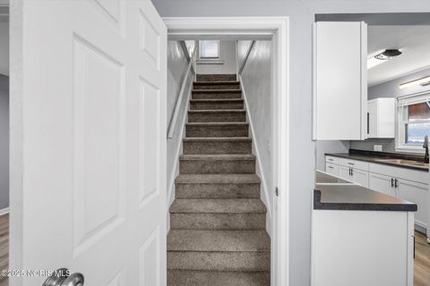 Tiny photo for 1023 Hawk Street, Toledo, OH 43612 (MLS # 10002461)