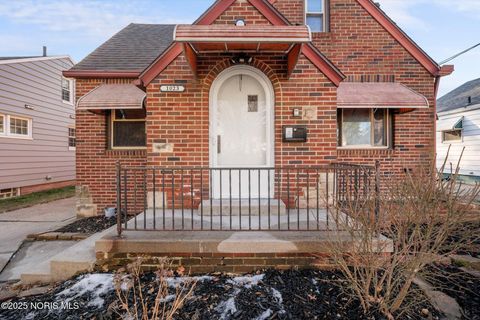Tiny photo for 1023 Hawk Street, Toledo, OH 43612 (MLS # 10002461)
