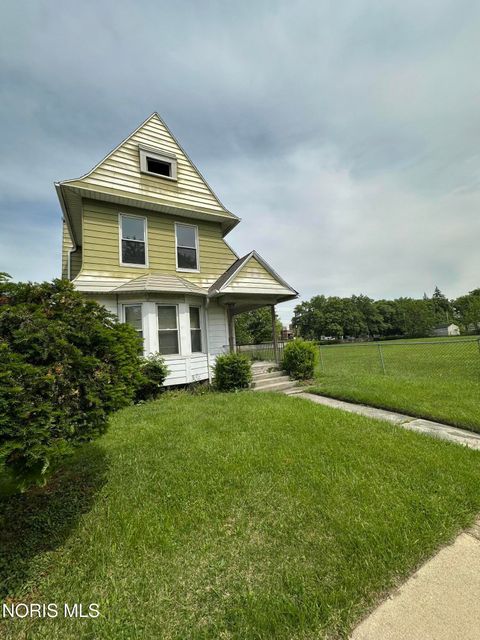 Tiny photo for 2478 Franklin Avenue, Toledo, OH 43620 (MLS # 10008670)