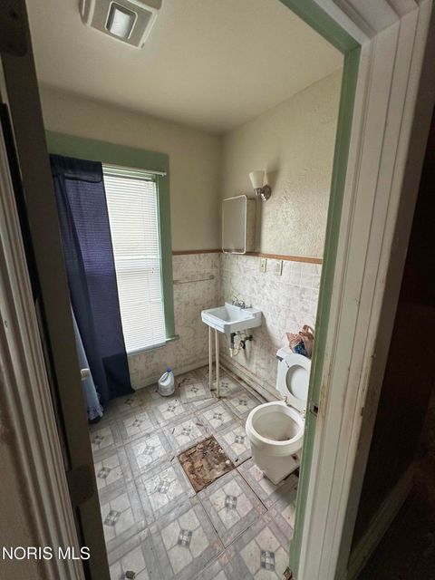 Tiny photo for 2478 Franklin Avenue, Toledo, OH 43620 (MLS # 10008670)