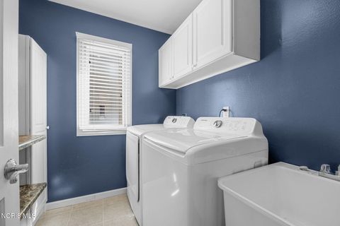 Tiny photo for 540 Thackeray Road, Maumee, OH 43537 (MLS # 10006834)