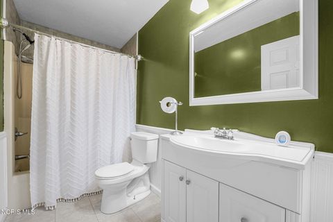 Tiny photo for 540 Thackeray Road, Maumee, OH 43537 (MLS # 10006834)