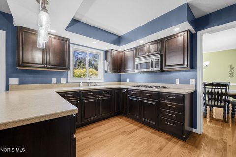 Tiny photo for 540 Thackeray Road, Maumee, OH 43537 (MLS # 10006834)