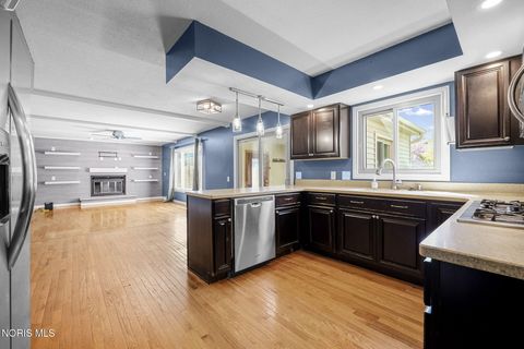 Tiny photo for 540 Thackeray Road, Maumee, OH 43537 (MLS # 10006834)