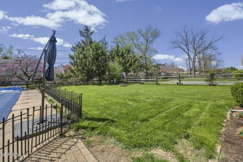 Tiny photo for 540 Thackeray Road, Maumee, OH 43537 (MLS # 10006834)