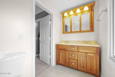 Tiny photo for 540 Thackeray Road, Maumee, OH 43537 (MLS # 10006834)