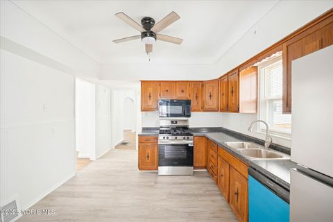 Tiny photo for 4128 Burnham Avenue, Toledo, OH 43612 (MLS # 10002160)