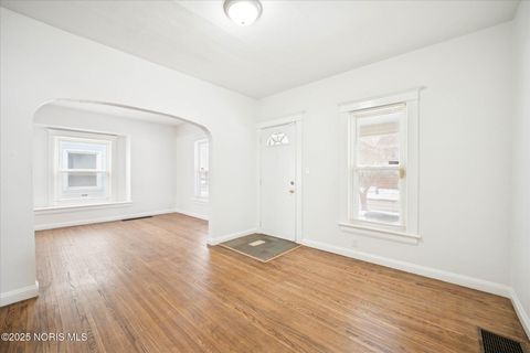 Tiny photo for 4128 Burnham Avenue, Toledo, OH 43612 (MLS # 10002160)