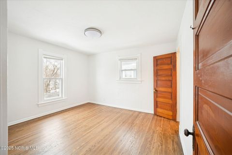 Tiny photo for 4128 Burnham Avenue, Toledo, OH 43612 (MLS # 10002160)