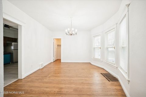 Tiny photo for 4128 Burnham Avenue, Toledo, OH 43612 (MLS # 10002160)