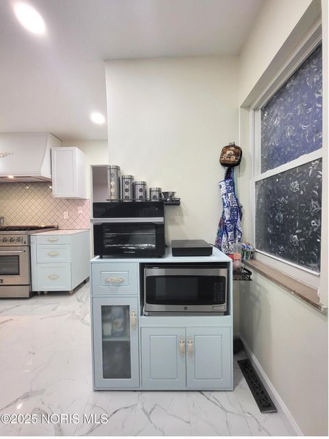 Tiny photo for 1450 S Lallendorf Road, Oregon, OH 43616 (MLS # 10005298)