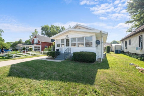 Tiny photo for 6024 Park Street, Sylvania, OH 43560 (MLS # 10010015)