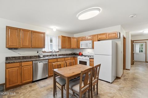Tiny photo for 827 Wilson Street, Findlay, OH 45840 (MLS # 10008129)