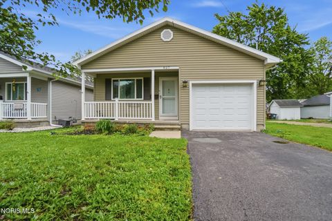 Photo of 827 Wilson Street, Findlay, OH 45840 (MLS # 10008129)